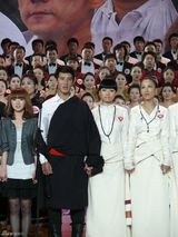 幻灯图：蒲巴甲亮相央视赈灾 “除了感动更有责任” 