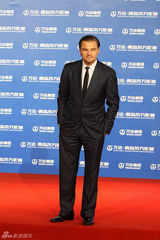 组图：万达百米红毯第二秀 梁朝伟赵薇众星百态