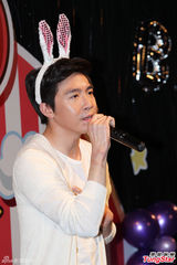 组图：俞灏明变萌兔挑逗粉丝 有望回归主持