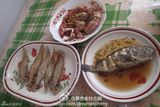 组图：林志颖为Kimi烹海鲜大餐 暂抛形象危机