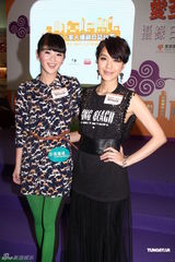 组图：官恩娜带病宣传新歌 与家人好友过中秋