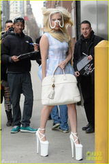 组图：Lady Gaga怪异新造型 面具护目似电焊工