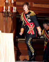 幻灯图：音乐剧《宫》发布会 郑允浩出席帅气亮相