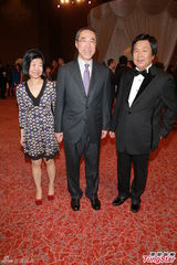 组图：汪圆圆婚礼甜蜜长吻 吴君如李嘉欣等到场