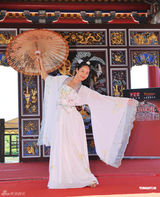 组图：《疯台湾大挑战》Janet扮白娘子电晕许仙