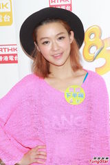 组图：刘心悠当戒烟大使 Regen无惧陈法拉