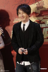 组图：孙悦现身慈善盛典被错认 窦骁刘烨同席零交流