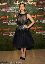 组图：群星亮相表演艺术成就奖 塞隆礼服闪耀