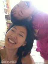 组图：小S晒与女儿合影 母女三人齐夸张做鬼脸