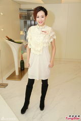 组图：胡杏儿辟谣绯闻男友 专情工作不急恋爱