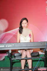 组图：准华姐陈凯琳献歌赠母亲 参赛佳丽露底裤