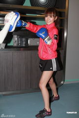 组图：任达华自曝机场遇炸弹 杨爱瑾望健身练线条