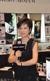 组图：李玲玉优雅代言化妆品 分享保养心得