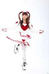 组图：台湾13岁女孩代言变辣妹 许雅涵将组新AKB48