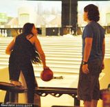 组图：杰克逊长子疑偷吃 秘约科威特公主打保龄