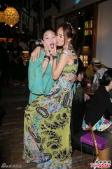 组图：富千金关颖深V小露微乳办单身派对