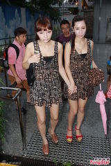 组图：港嫩模组合AD2疑被灌醉拍裸照 报警求助