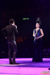 组图：叶倩文一家三口合唱 林青霞素颜到场欣赏