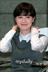 组图：韩星具惠善亮相釜山宣传 导演身份对话观众