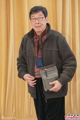 组图：方逸华跪拜邵逸夫 刘德华张学友致祭