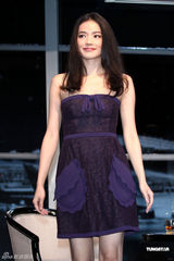 组图：舒淇优雅亮相身材高挑 短裙衬美腿修长