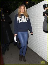 组图：芭儿-拉法莉素颜外出 满脸雀斑强颜欢笑