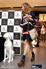 组图：4minute泫雅粉丝签名会 清新亮相现场