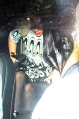 组图：Lady gaga抵台低调亲民 为等候粉丝订汉堡