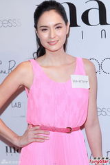 组图：吴彦祖妻子怀孕后胸围上涨 爱吃中国菜