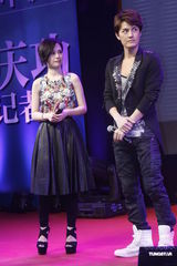 组图：吴克群阿娇(钟欣桐)不惧绯闻甜蜜牵手