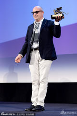 组图：詹弗兰科凭《罗马环城高速》获金狮奖