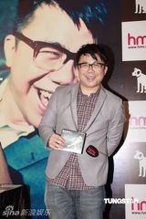 组图：陈奂仁首发国语大碟 签名会现场展招牌笑容