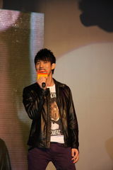 幻灯：吴建飞携三“天使”亮相 谈新片《澳门往事》