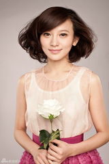 组图：施诗新照短发迷人 显淑媛大气风范