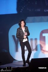 幻灯组图：萧敬腾着铆钉皮衣献唱 卢广仲瑶瑶泯恩仇