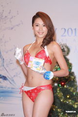 组图：亚姐红色泳装度圣诞 齐秀美胸蛮腰香艳