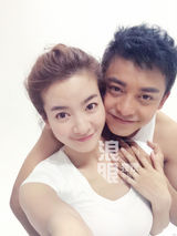 组图：李佳航李晟微博认爱 私房照曝光甜蜜温馨