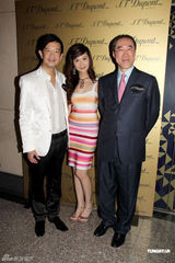 组图：李玟与未婚夫携手亮相 出席活动秀恩爱