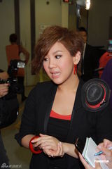 组图：梁汉文替霆锋开脱罪名 郑欣宜称离婚也可爱子 