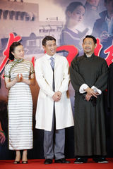 组图：《虎口拔牙》发布会 姜武证实片酬下降