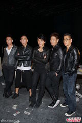 组图：古惑仔开唱禁另一半现身 陈小春称难交代