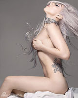 幻灯图集：Lady Gaga登上《名利场》封面 长发飞舞