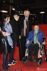 组图：《黑血》首映 导演斯鲁奇尔坐轮椅亮相