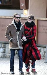 海瑟薇夫妇瑞士游 时装大师瓦伦蒂诺当小三(图)