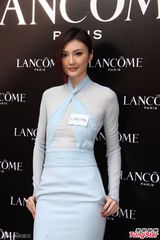 组图：佘诗曼与TVB有合约 与岑丽香同行感年轻