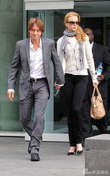 策划:女神妮可恐再婚变 盘点与厄本8年恩爱瞬间