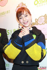 组图：Angelababy(杨颖)拒谈黄晓明 新年望吸金买物业