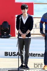 组图：李准河正宇出席釜山电影节舞台问候活动