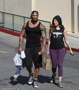 组图：凯莉-布鲁克与男友浪漫徒步 享甜蜜拥吻