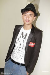 组图：谢天华等演员亮相新剧《潜行狙击》拜神仪式